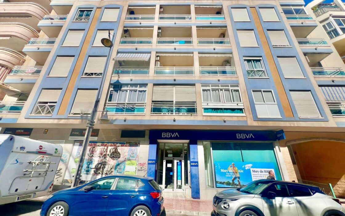 Апартаменты в Торревьехе 63 кв.м у моря с террасой