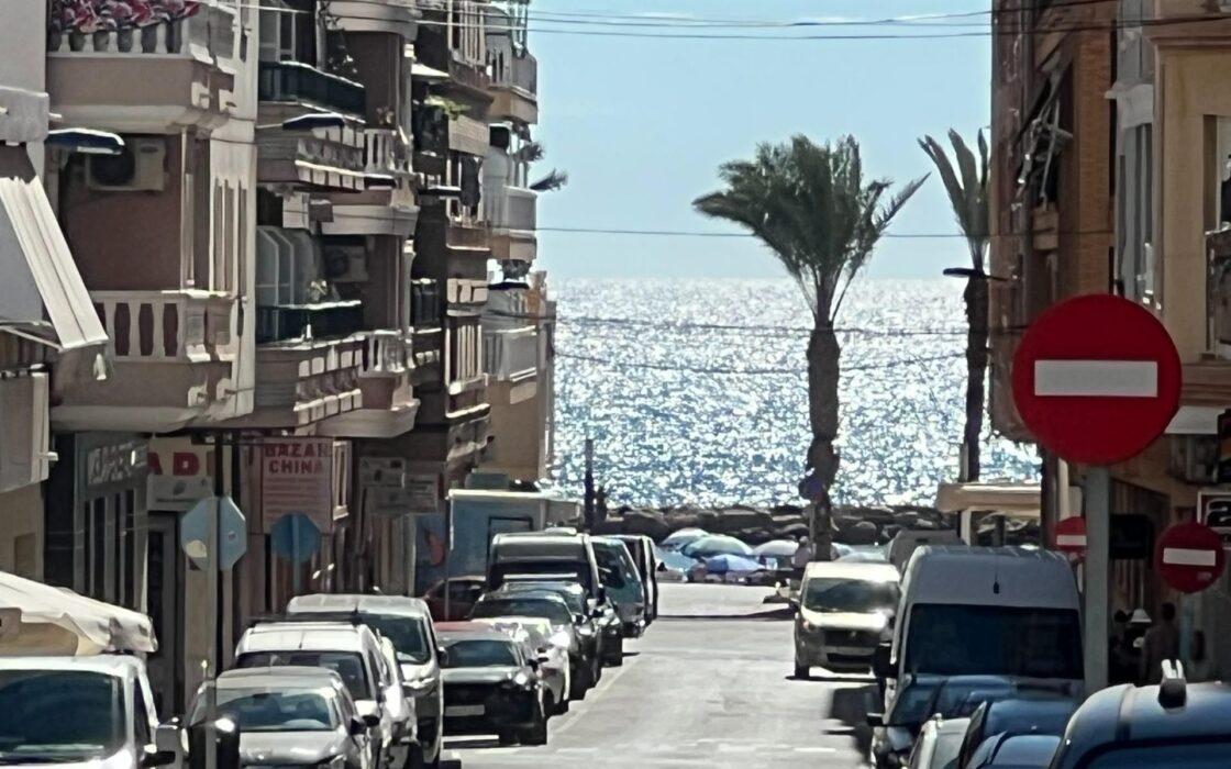 Апартаменты в Торревьехе 63 кв.м у моря с террасой