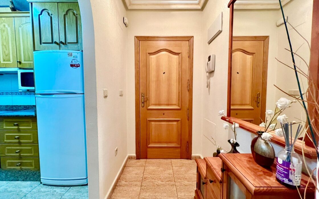 Апартаменты в Торревьехе 63 кв.м у моря с террасой