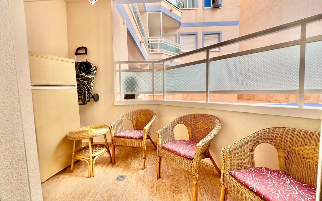 Апартаменты в Торревьехе 63 кв.м у моря с террасой