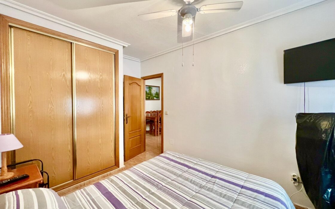 Апартаменты в Торревьехе 63 кв.м у моря с террасой