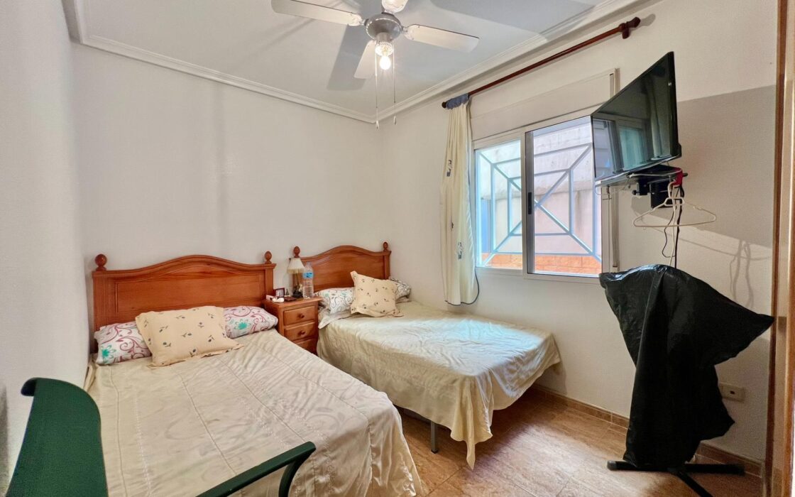 Апартаменты в Торревьехе 63 кв.м у моря с террасой