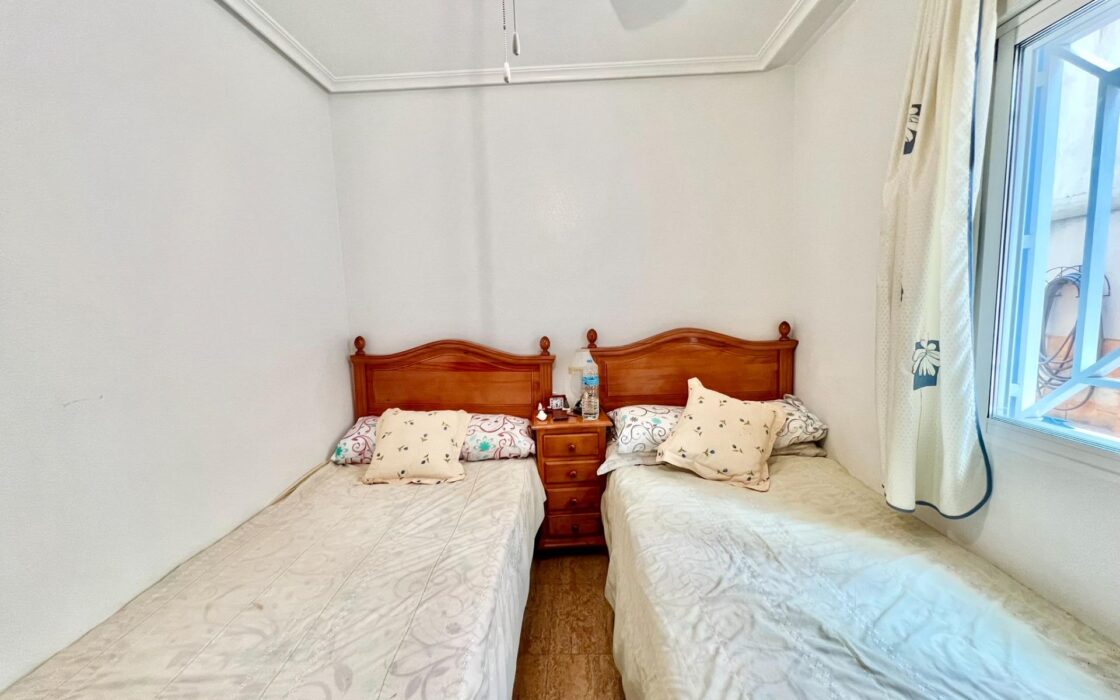 Апартаменты в Торревьехе 63 кв.м у моря с террасой