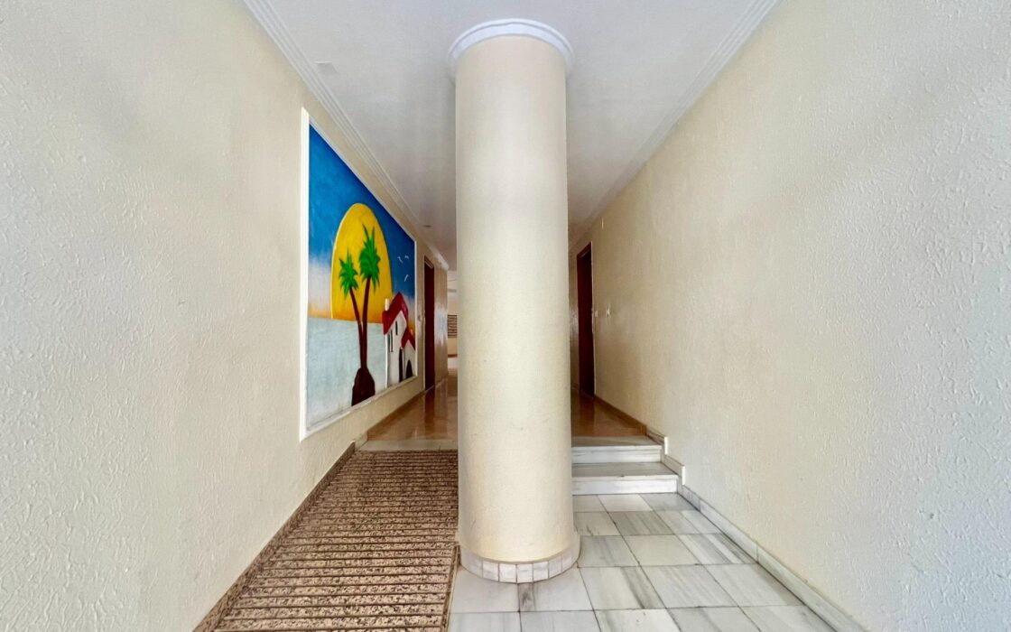 Апартаменты 50 кв.м в Торревьехе у моря с террасой