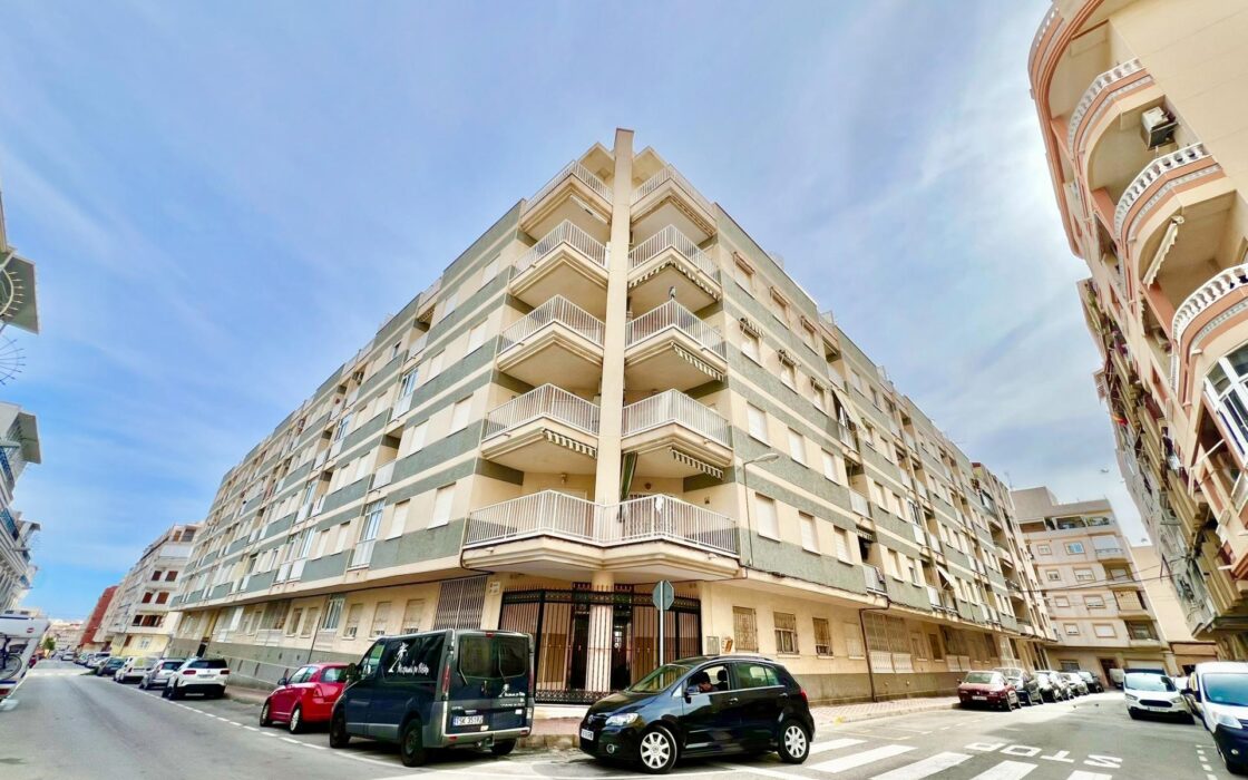 Апартаменты 50 кв.м в Торревьехе у моря с террасой