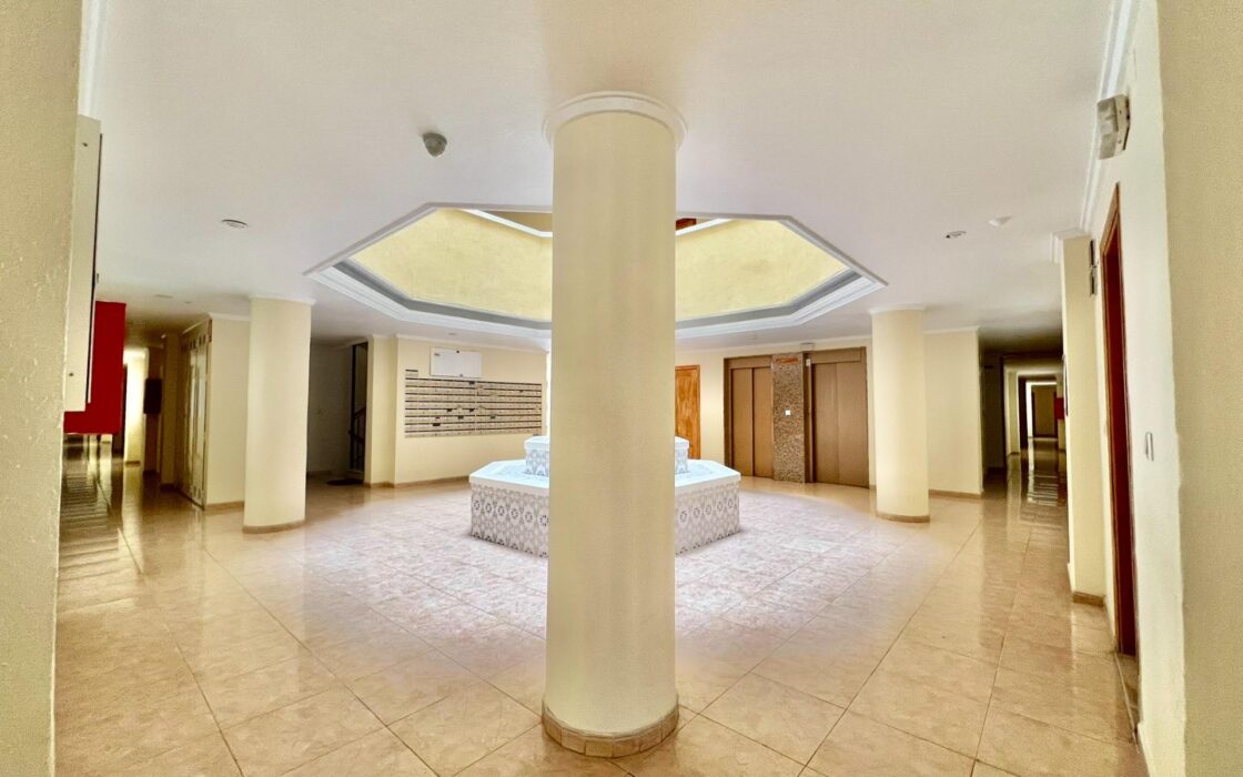 Апартаменты 50 кв.м в Торревьехе у моря с террасой