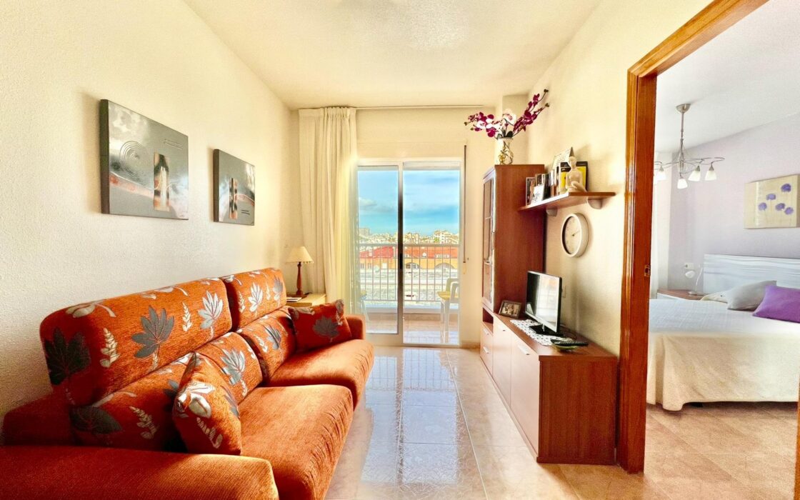 Апартаменты 50 кв.м в Торревьехе у моря с террасой