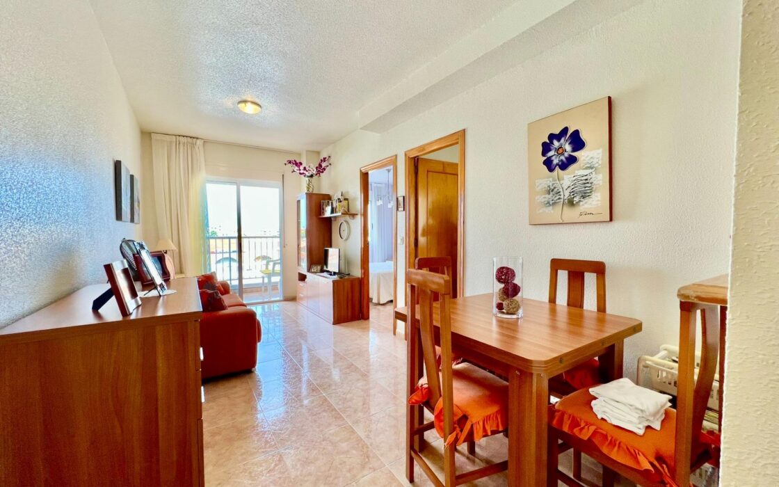 Апартаменты 50 кв.м в Торревьехе у моря с террасой