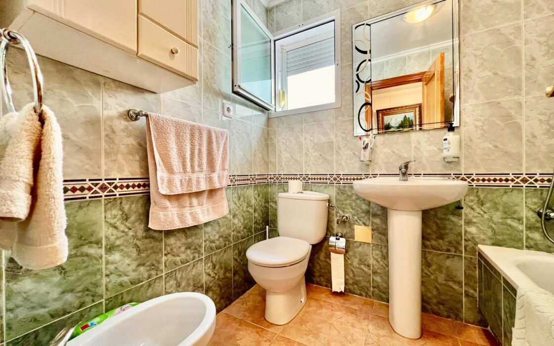 Апартаменты 50 кв.м в Торревьехе у моря с террасой