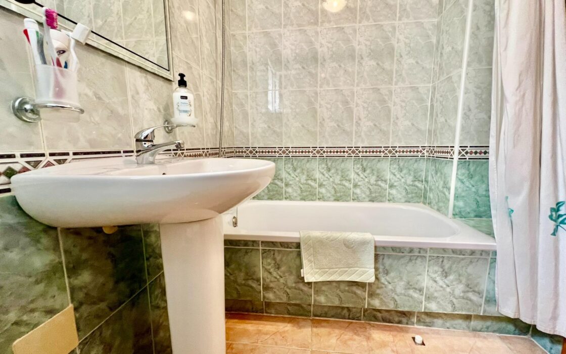 Апартаменты 50 кв.м в Торревьехе у моря с террасой