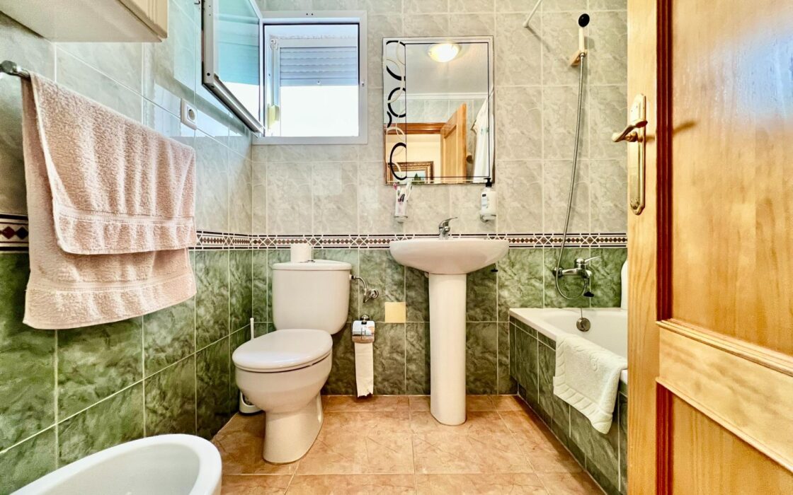 Апартаменты 50 кв.м в Торревьехе у моря с террасой