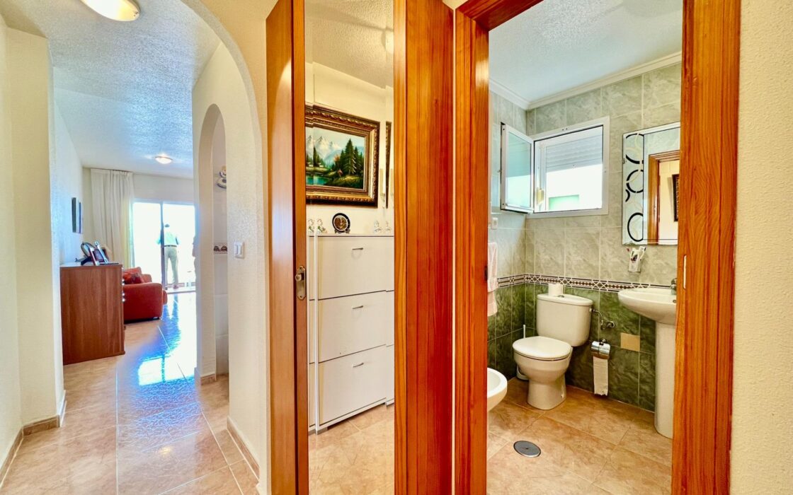 Апартаменты 50 кв.м в Торревьехе у моря с террасой