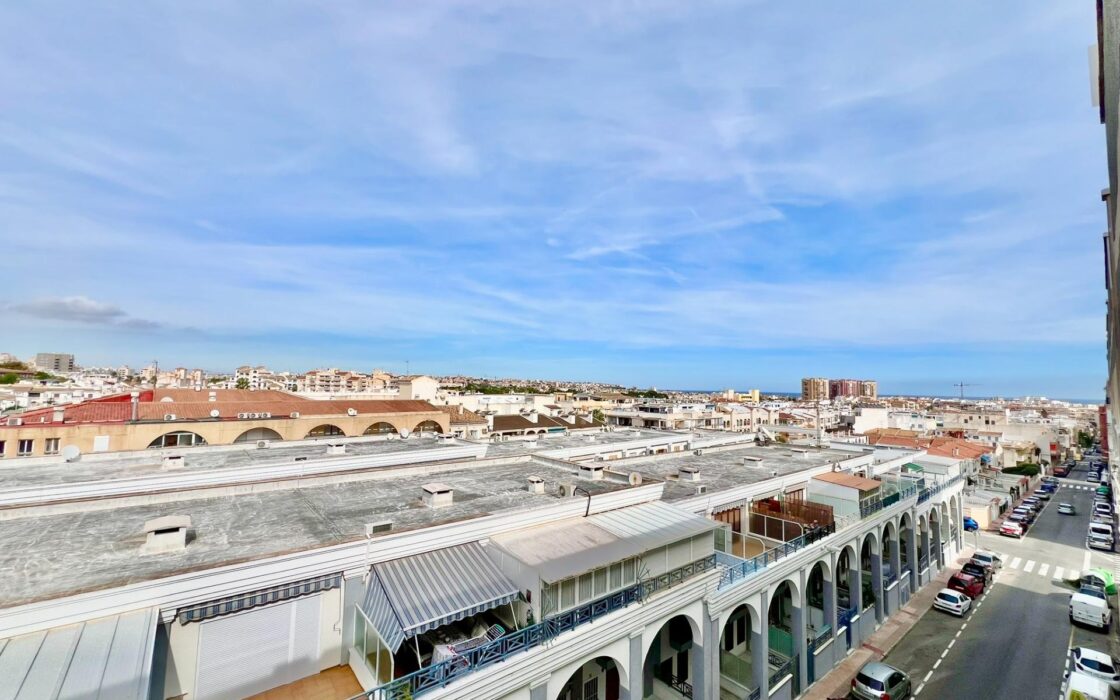 Апартаменты 50 кв.м в Торревьехе у моря с террасой