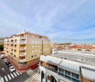 Апартаменты 50 кв.м в Торревьехе у моря с террасой