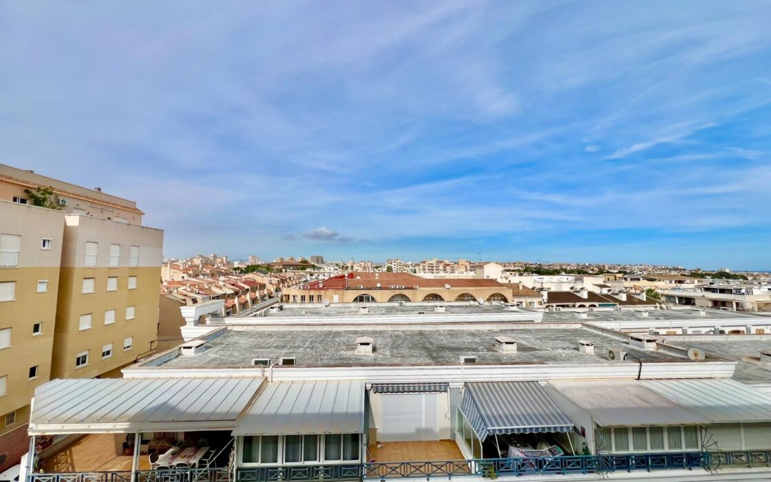 Апартаменты 50 кв.м в Торревьехе у моря с террасой