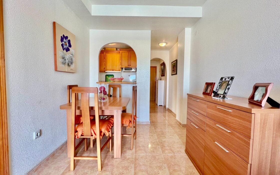 Апартаменты 50 кв.м в Торревьехе у моря с террасой