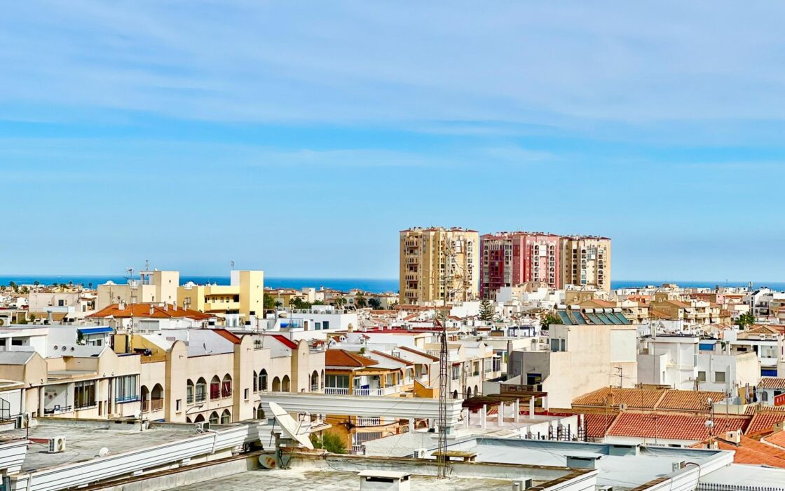 Апартаменты 50 кв.м в Торревьехе у моря с террасой