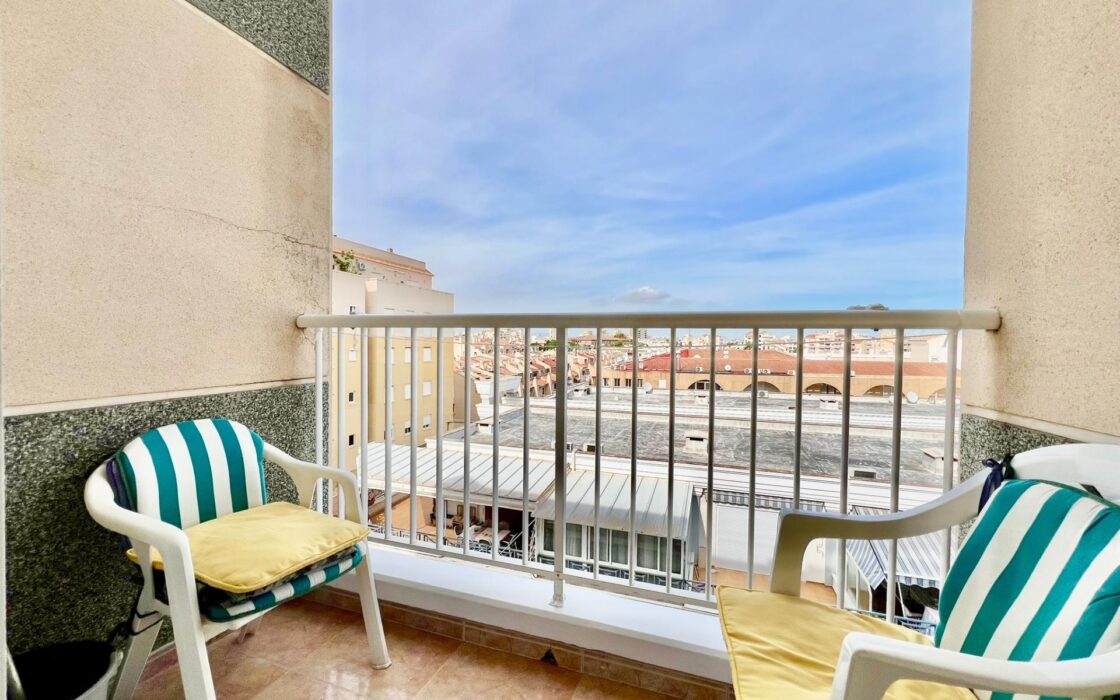 Апартаменты 50 кв.м в Торревьехе у моря с террасой