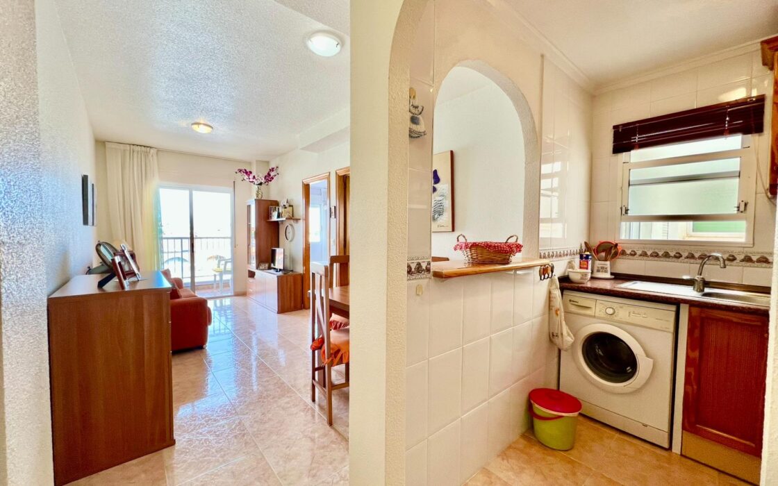 Апартаменты 50 кв.м в Торревьехе у моря с террасой