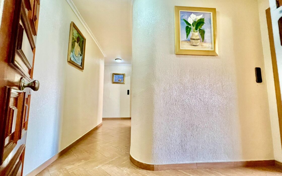 Апартаменты в Торревьехе у моря 145 кв.м с террасой