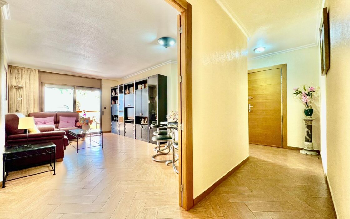 Апартаменты в Торревьехе у моря 145 кв.м с террасой