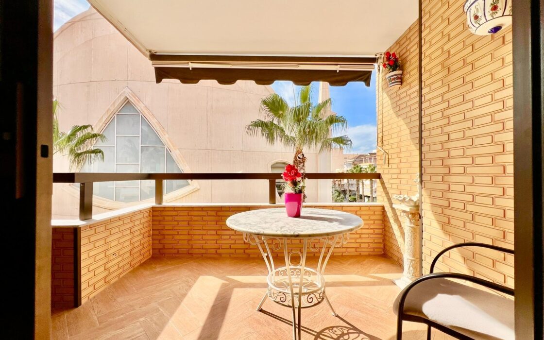 Апартаменты в Торревьехе у моря 145 кв.м с террасой