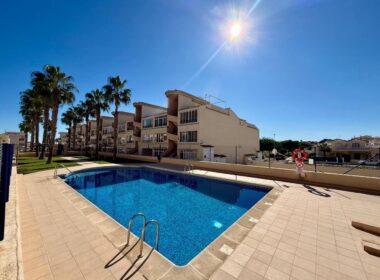 Апартамент в Ориуэле 61 кв.м с террасой у моря