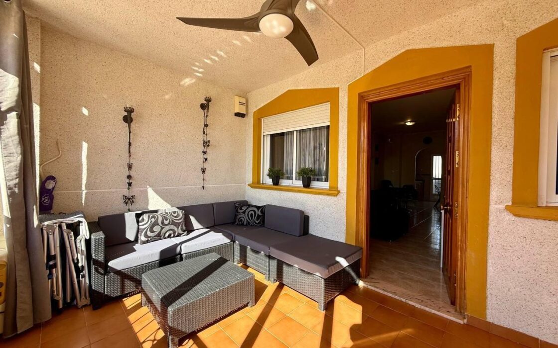 Апартамент в Ориуэле 61 кв.м с террасой у моря