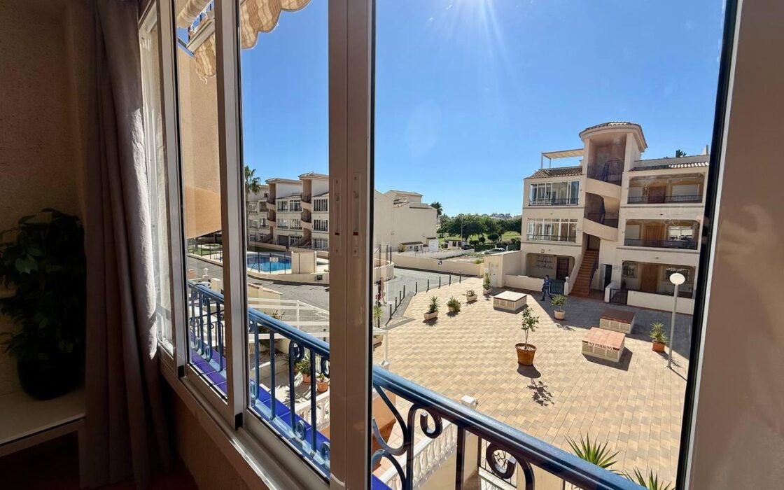 Апартамент в Ориуэле 61 кв.м с террасой у моря