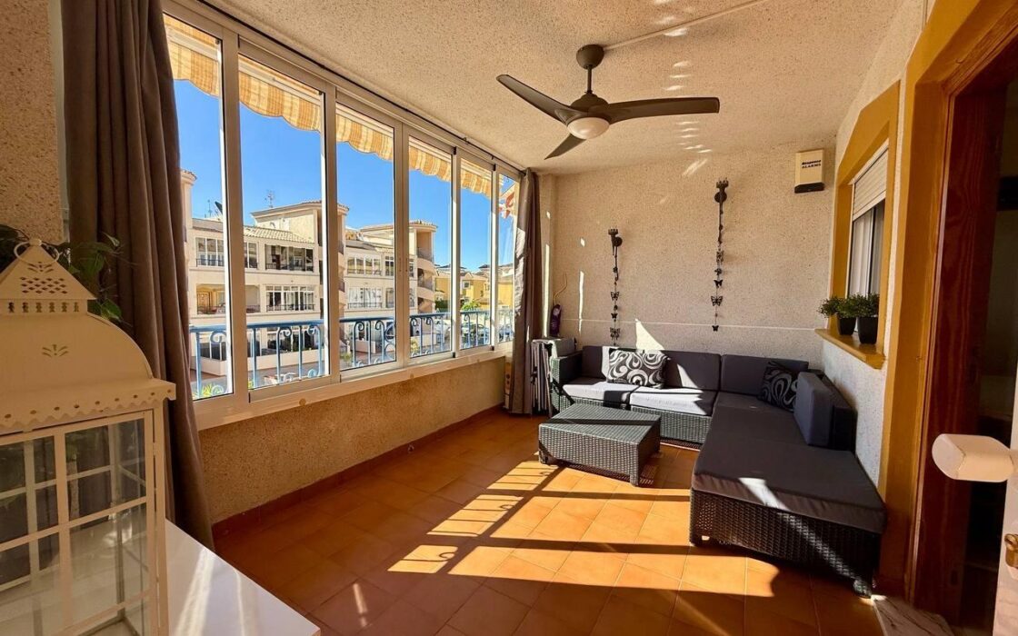 Апартамент в Ориуэле 61 кв.м с террасой у моря