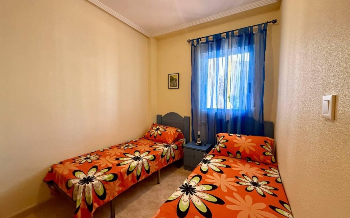 Апартамент в Ориуэле 61 кв.м с террасой у моря