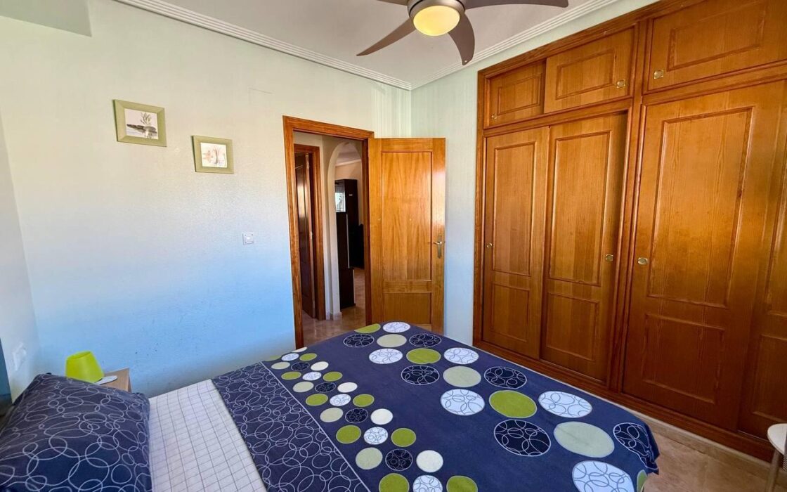 Апартамент в Ориуэле 61 кв.м с террасой у моря