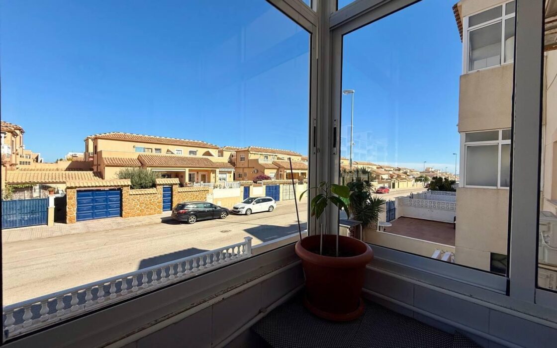 Апартамент в Ориуэле 61 кв.м с террасой у моря