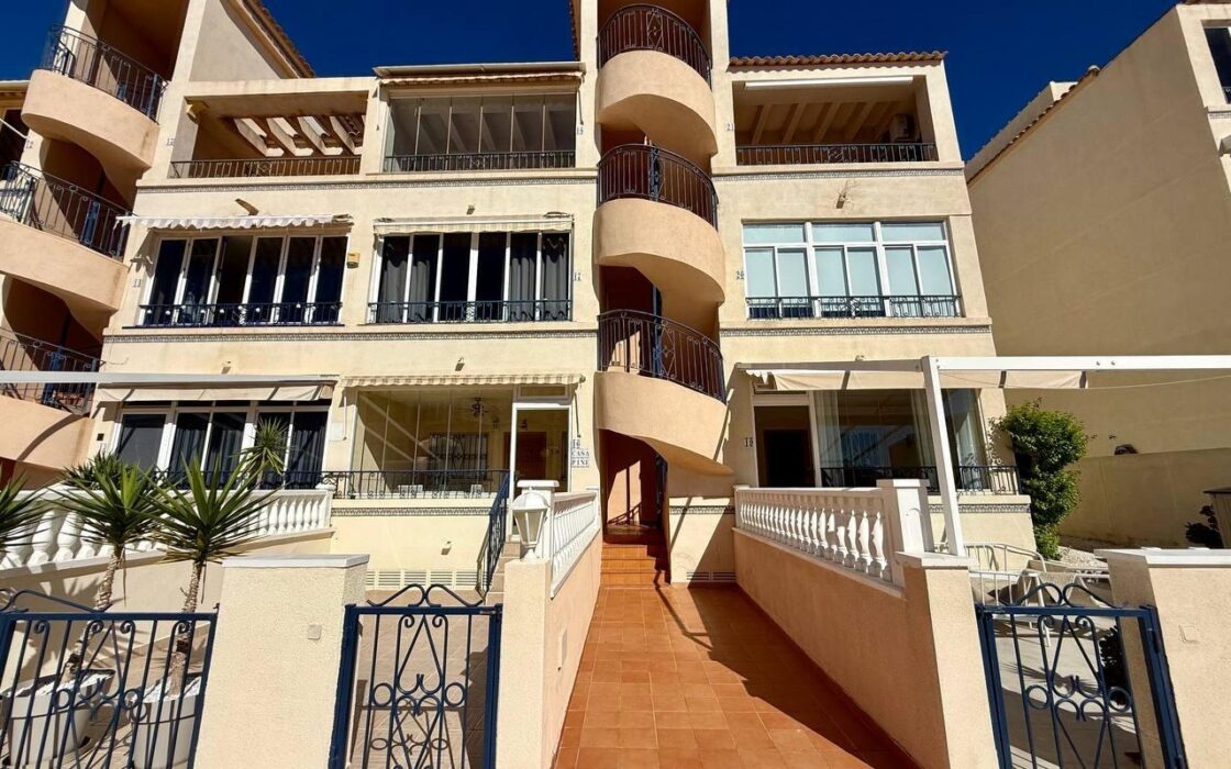 Апартамент в Ориуэле 61 кв.м с террасой у моря