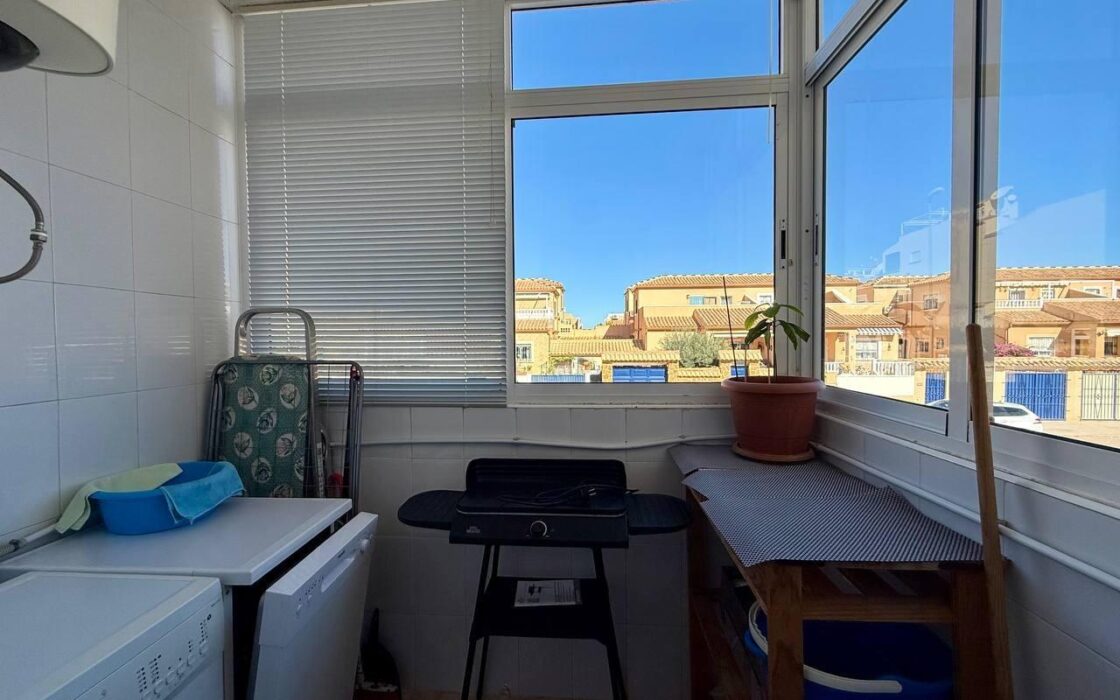 Апартамент в Ориуэле 61 кв.м с террасой у моря