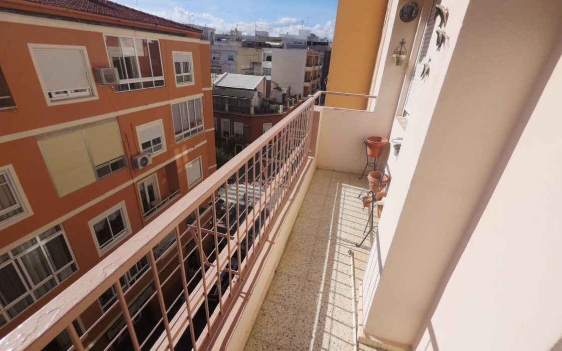 Апартаменти в Аліканте 125 кв.м з терасою біля моря