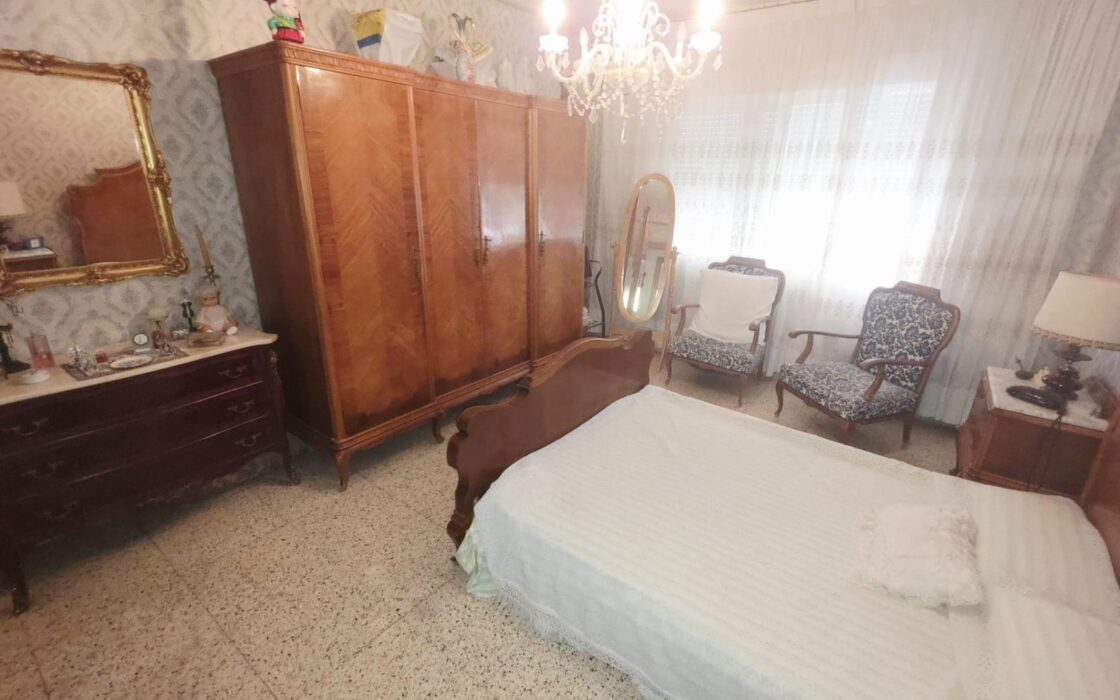 Апартаменти в Аліканте 125 кв.м з терасою біля моря