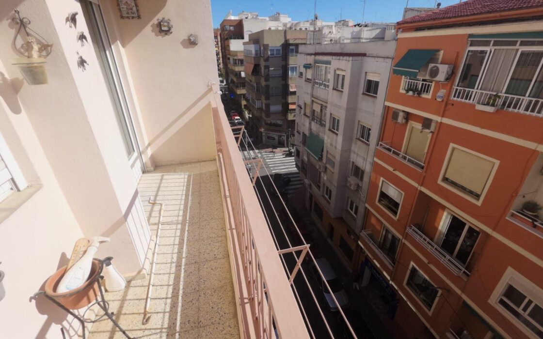 Апартаменти в Аліканте 125 кв.м з терасою біля моря