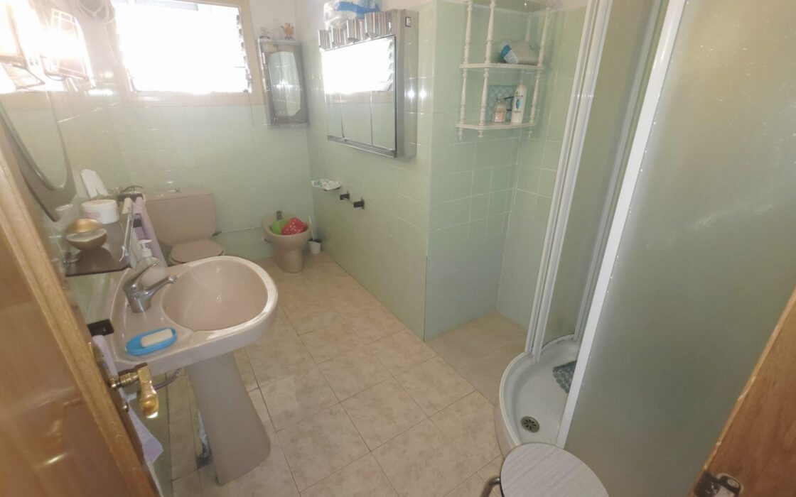 Апартаменти в Аліканте 125 кв.м з терасою біля моря