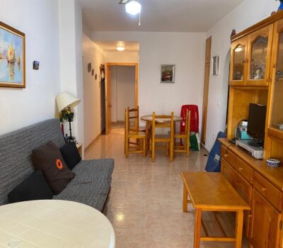 Апартаменти 50 кв.м в Торрев’єсі біля моря з басейном