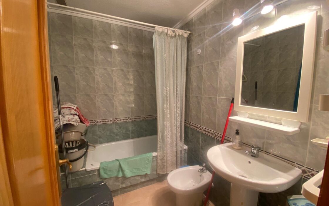 Апартаменты 50 кв.м в Торревьехе у моря с бассейном