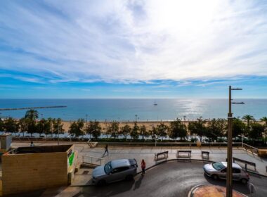 Апартаменты в Аликанте 113 кв.м с террасой у моря