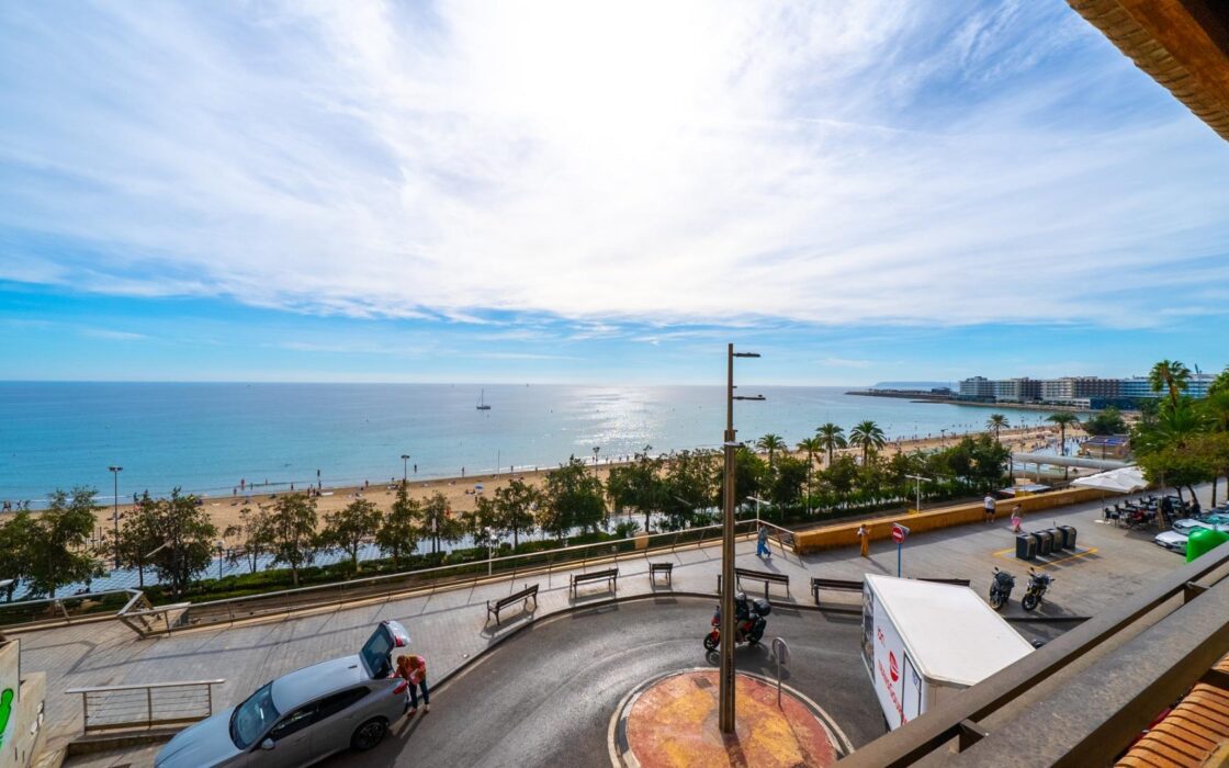 Апартаменти в Аліканте 113 кв.м з терасою біля моря