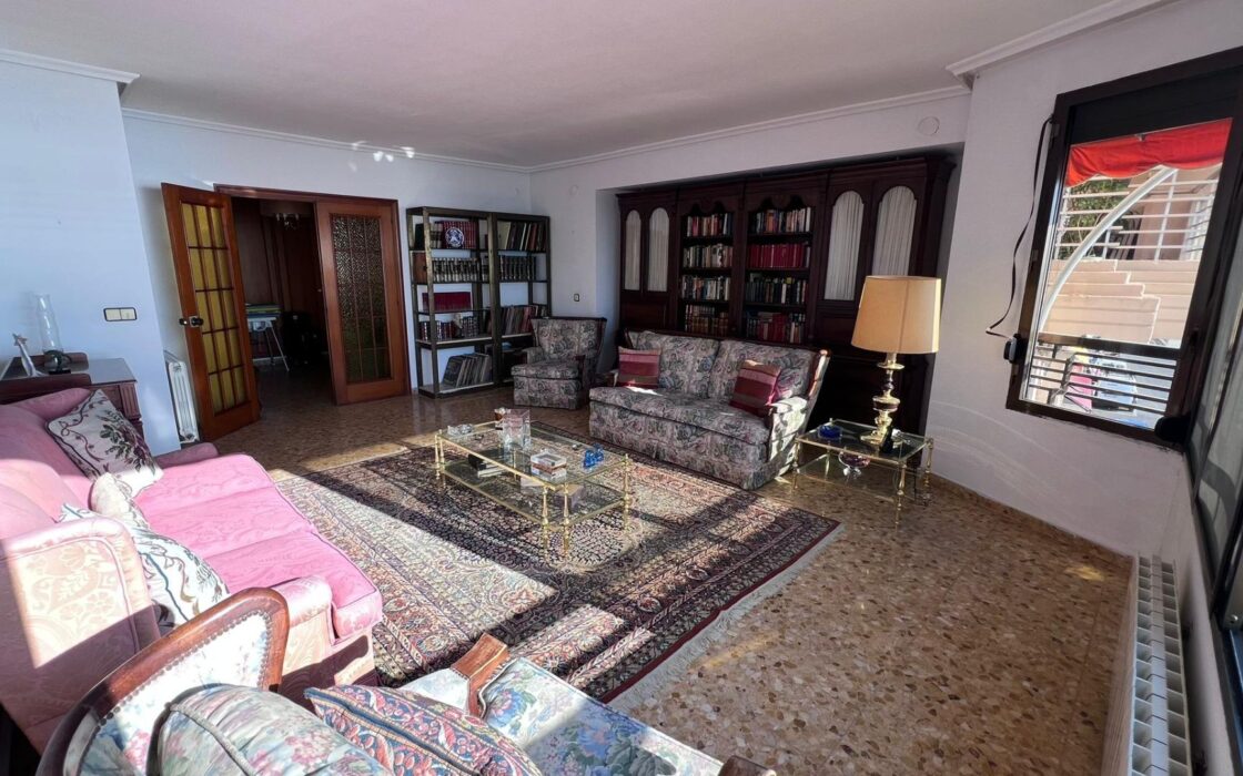 Апартаменти в Аліканте 113 кв.м з терасою біля моря