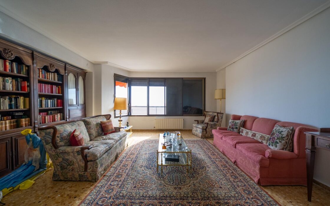 Апартаменти в Аліканте 113 кв.м з терасою біля моря