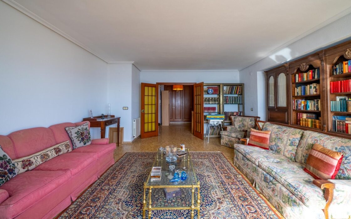 Апартаменти в Аліканте 113 кв.м з терасою біля моря