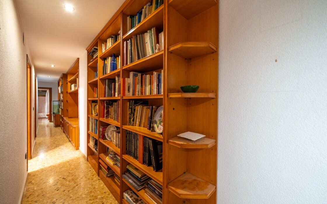 Апартаменти в Аліканте 113 кв.м з терасою біля моря