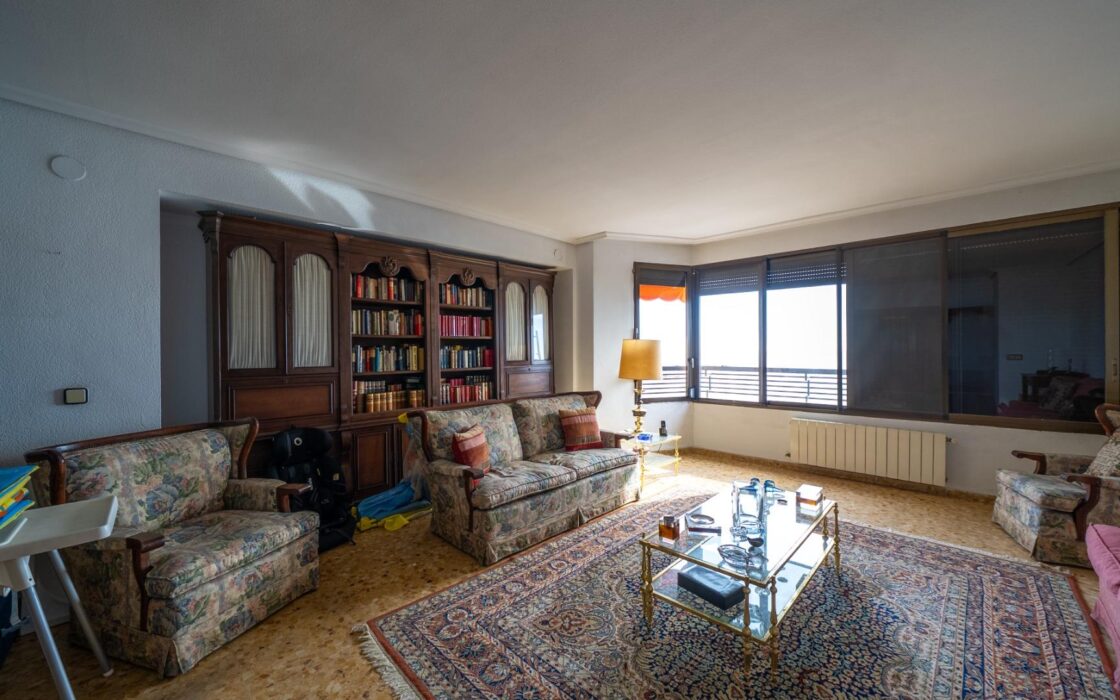 Апартаменти в Аліканте 113 кв.м з терасою біля моря