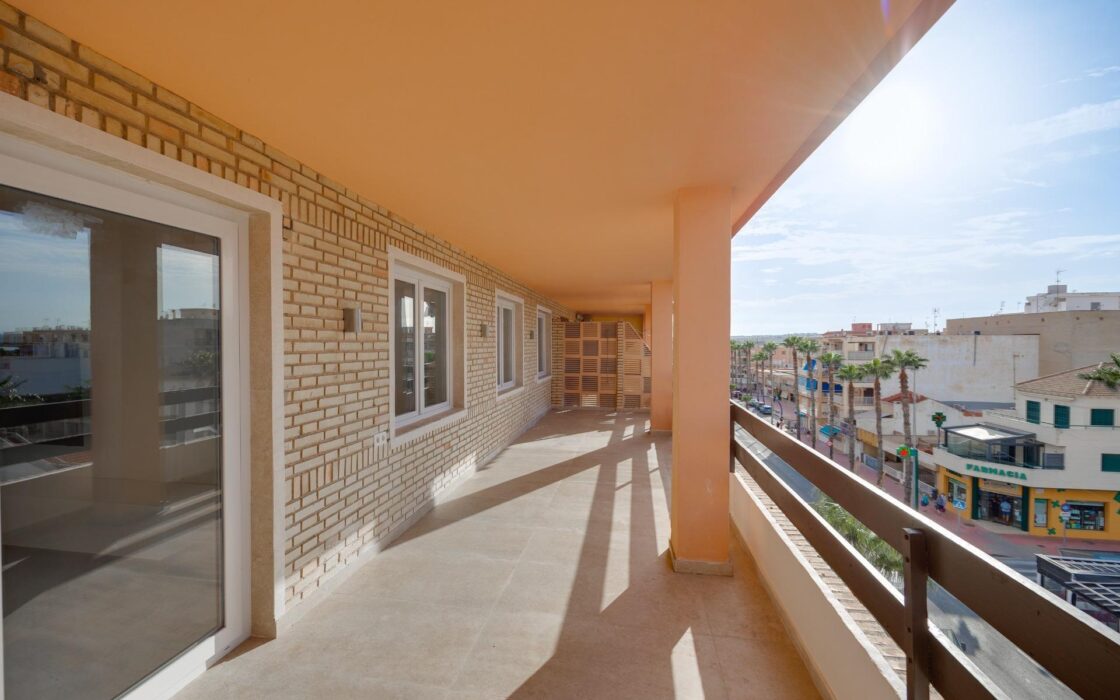 Светлая квартира с террасой в Торревьехе 102 кв.м 3 спальни