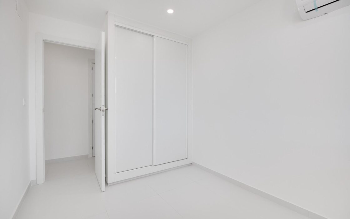 Светлая квартира с террасой в Торревьехе 102 кв.м 3 спальни